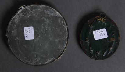 Deux miniatures formées de gravures polychromes...
