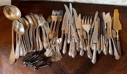 *- Partie de ménagère en métal argenté chiffrée...