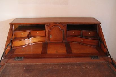 Commode-scriban en bois naturel, XVIIIème...
