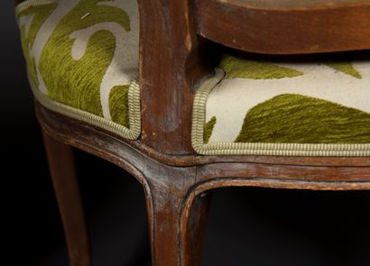 Paire de fauteuils cabriolets en bois naturel...