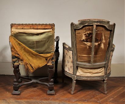 Lot :

-Chaise en bois naturel à dossier...