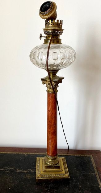 Lampe à gaz électrifiée en pierre dure, bronze...
