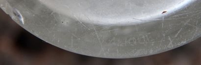 LALIQUE

Vase en verre moulé à décor de masques...