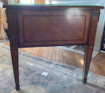 Albert GOUMAIN

Bureau plat en bois de placage,...