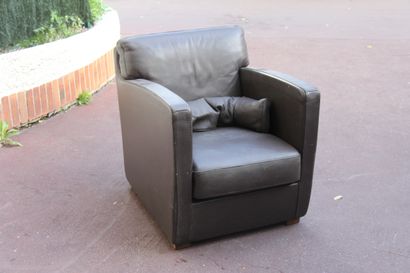 ROCHE BOBOIS

Mobilier de salon en cuir marron...