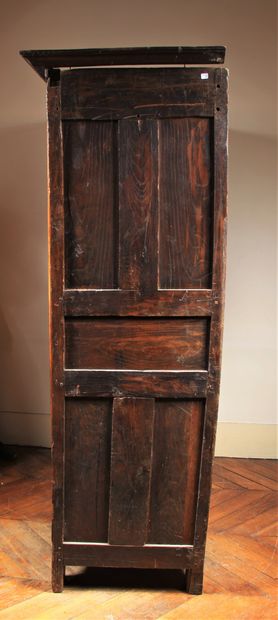 Petite armoire en bois naturel sculpté, XIXème...