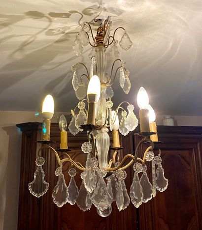*Lustre en métal et pampilles à six lumières

H...