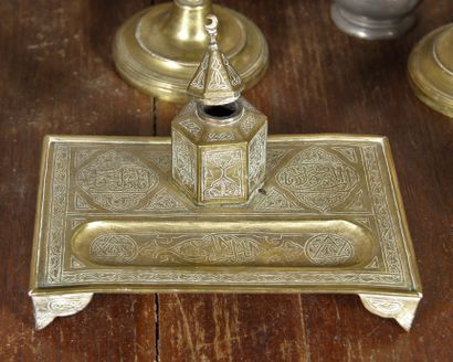 Lot divers en cuivre et étain dont un samovar...