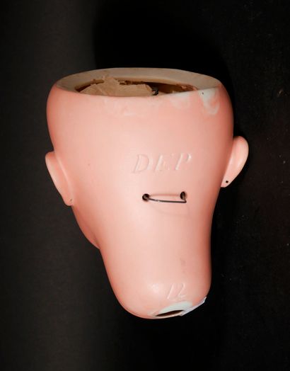 *DEP

Tête de poupée en porcelaine, yeux...