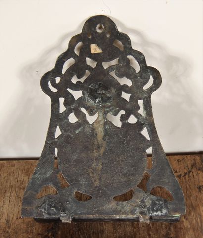 Deux hanoukia et une lampe à huile en bronze

H...