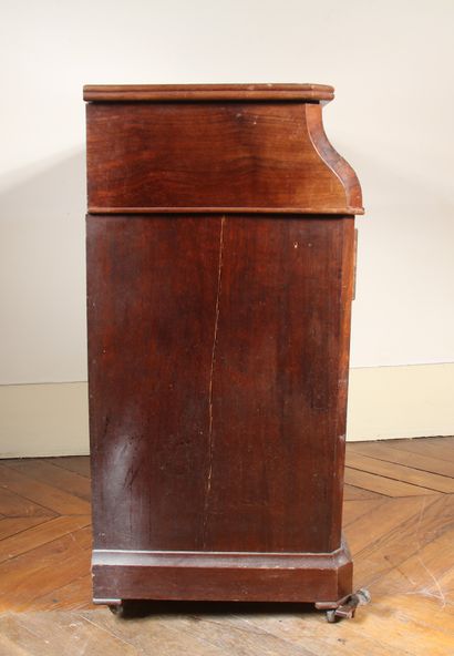 Commode de toilettes en placage d'acajou,...