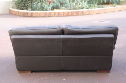 ROCHE BOBOIS

Mobilier de salon en cuir marron...