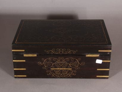Coffret en bois laqué noir et marquèterie...