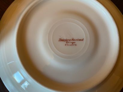 *Lot de tasses dépareillées en porcelaine...