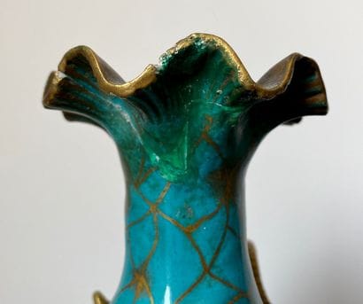Paire de vases balustres sur piédouche en...