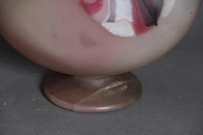 *DAUM Nanct

Vase balustre sur piédouche...