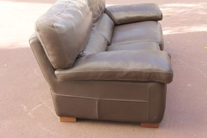 ROCHE BOBOIS

Mobilier de salon en cuir marron...