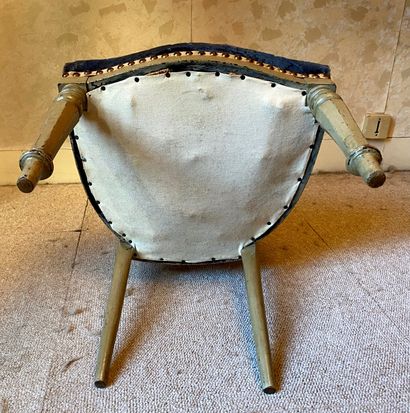 *Chaise d'enfant cabriolet en bois laqué...