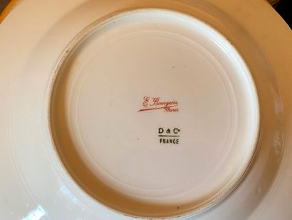 *E. BOURGEOIS Paris

Partie de service de...