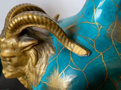 Paire de vases balustres sur piédouche en...