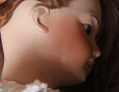 Poupée tête porcelaine SFBJ 301, corps composite

H...