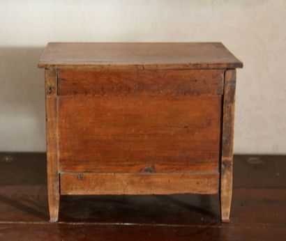 Commode de poupée en bois naturel

H : 30,5...