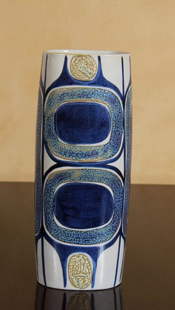 ROYAL COPENHAGUE

Vase tubulaire en porcelaine...