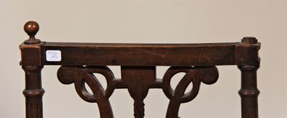 Lot :

-Chaise en bois naturel à dossier...