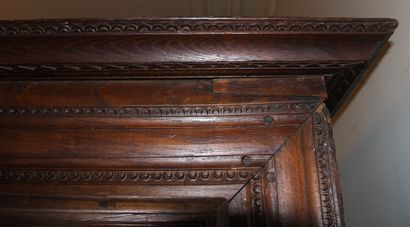 Petite armoire en bois naturel sculpté, XIXème...