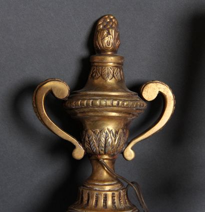 Paire d'appliques en bronze à deux lumières...