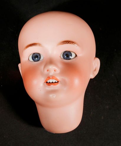 *DEP

Tête de poupée en porcelaine, yeux...