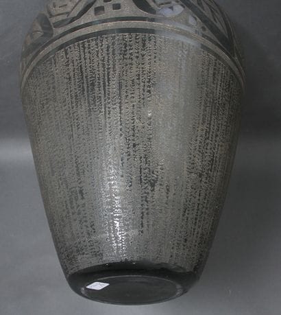 *Vase balustre à ouverture élargie en verre...