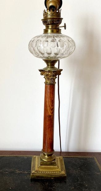 Lampe à gaz électrifiée en pierre dure, bronze...