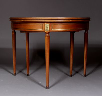 *Table à jeux demi-lune à plateau portefeuille...