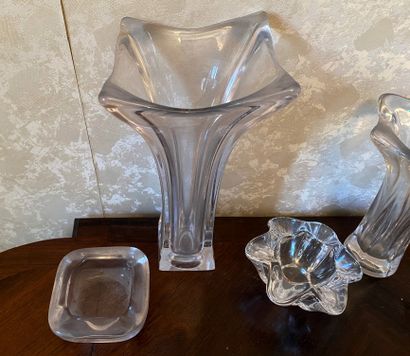 *BACCARAT et divers

Lot de vases et vide-poches...