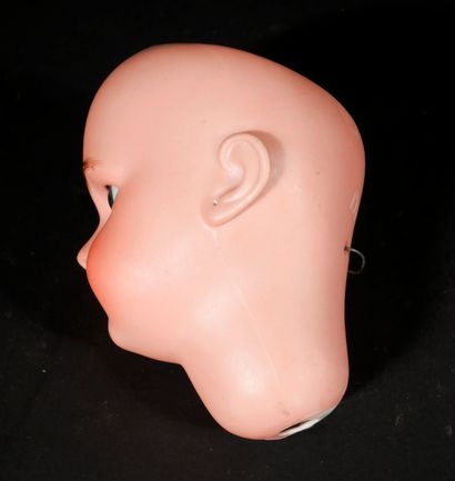 *DEP

Tête de poupée en porcelaine, yeux...