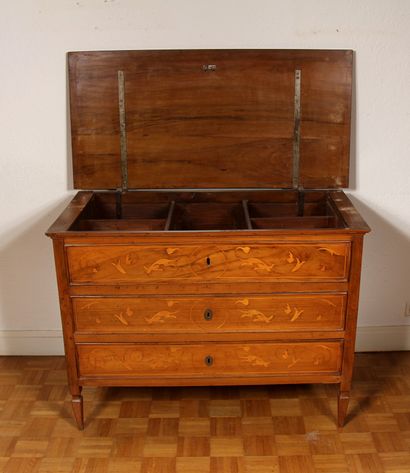 Commode rectangulaire en bois naturel marqueté...