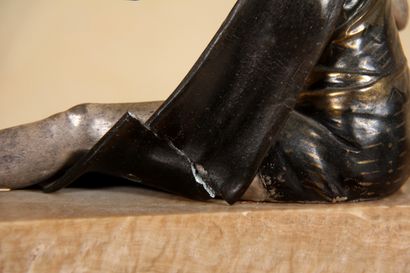Ecole française vers 1930

Femme au chien

Sculpture...