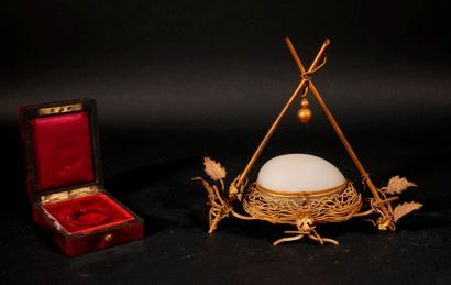 *Lot :

- Nécessaire à couture en métal doré...