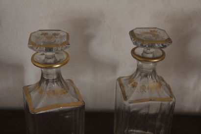 Cave à liqueur en placage de ronce et marquêterie...