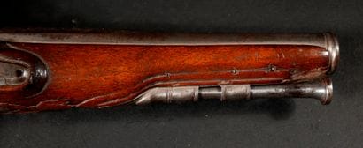 *Pistolet à percussion en noyer, XIXème s.

L...