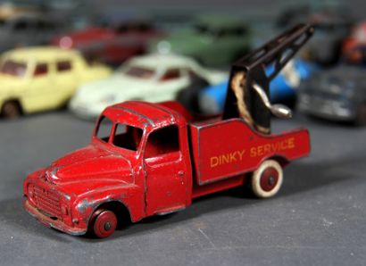 DINKY TOYS et autres

33 véhicules 1/43ème...