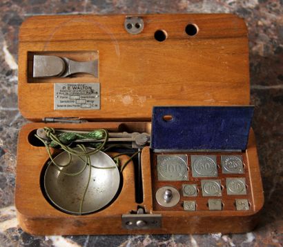 P.E. WALTON

Trébuchet dans son coffret en...