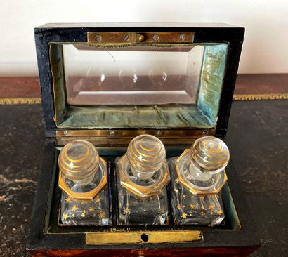 Boite à parfum en placage de ronce et bois...