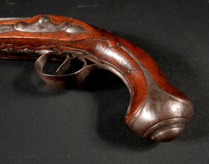 *Pistolet à percussion en noyer, XIXème s.

L...