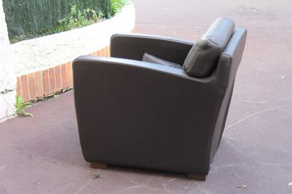 ROCHE BOBOIS

Mobilier de salon en cuir marron...