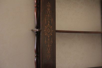 Etagère d'applique en bois de placage marqueté,...