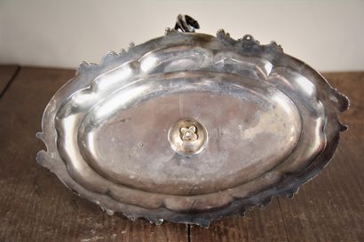 CAILAR BAYARD

Saucière et plat rond en métal...