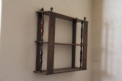 Etagère d'applique en bois de placage marqueté,...