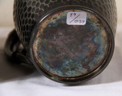 MERIDEN COMPANY

Paire de pichets en étain...